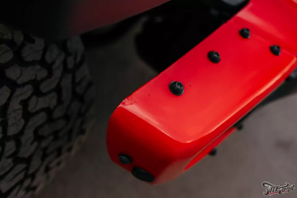 Кузовной ремонт яркого Jeep Wrangler